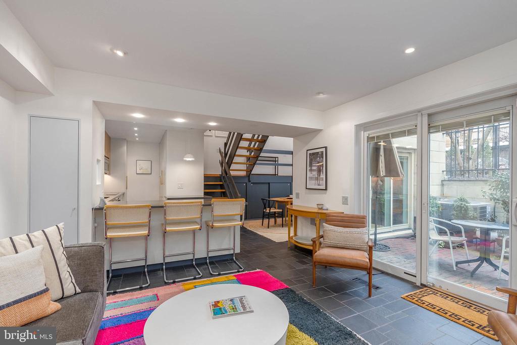 911 BONAPARTE COURT