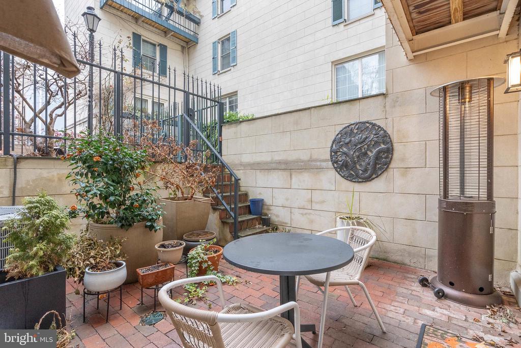 911 BONAPARTE COURT