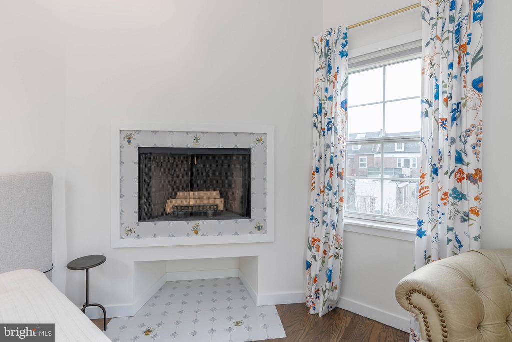 911 BONAPARTE COURT