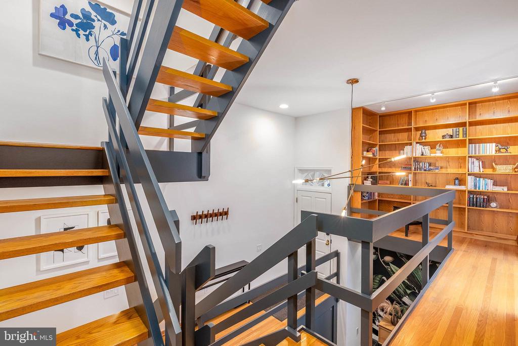911 BONAPARTE COURT