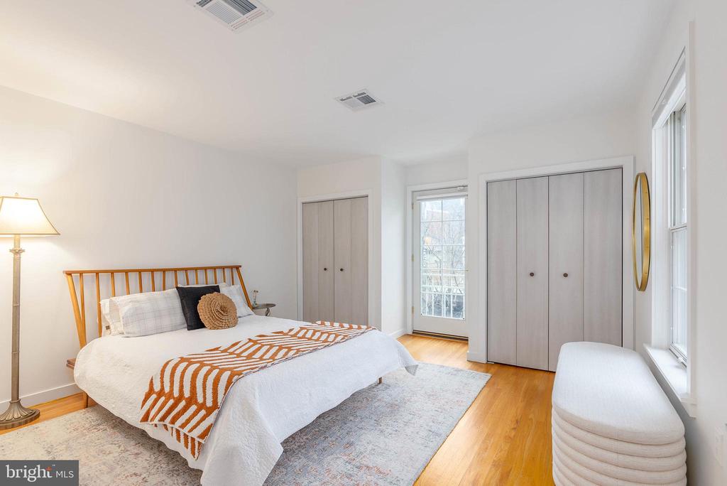 911 BONAPARTE COURT