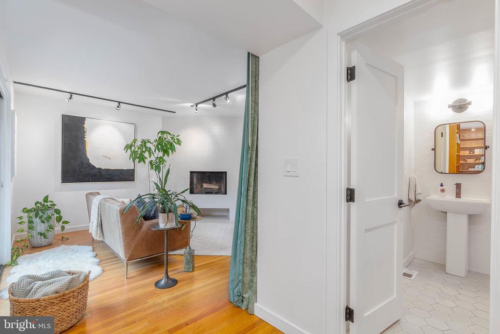 911 BONAPARTE COURT