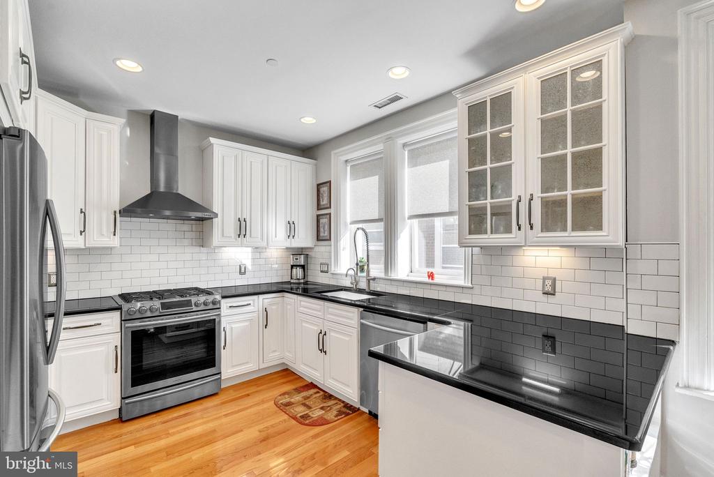 1112 SPRUCE STREET 5