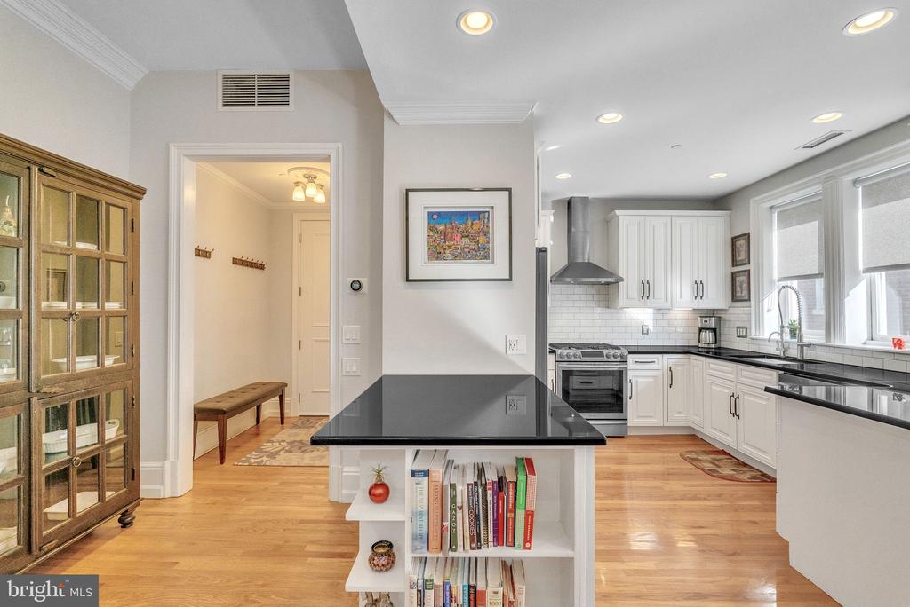 1112 SPRUCE STREET 5