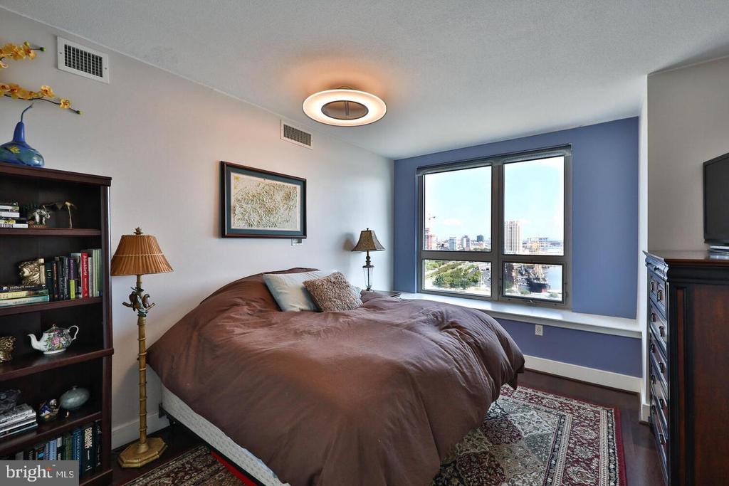 717 S COLUMBUS BOULEVARD 1201
