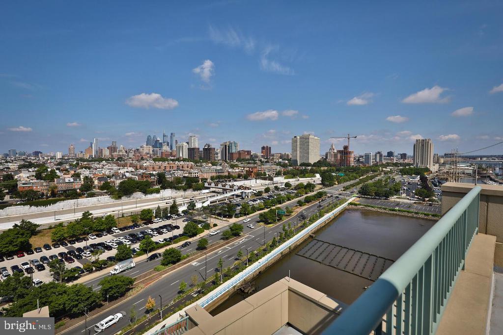 717 S COLUMBUS BOULEVARD 1201