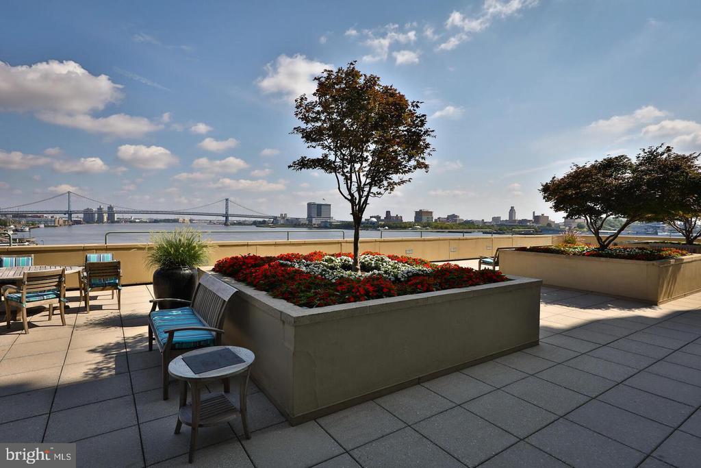 717 S COLUMBUS BOULEVARD 1201