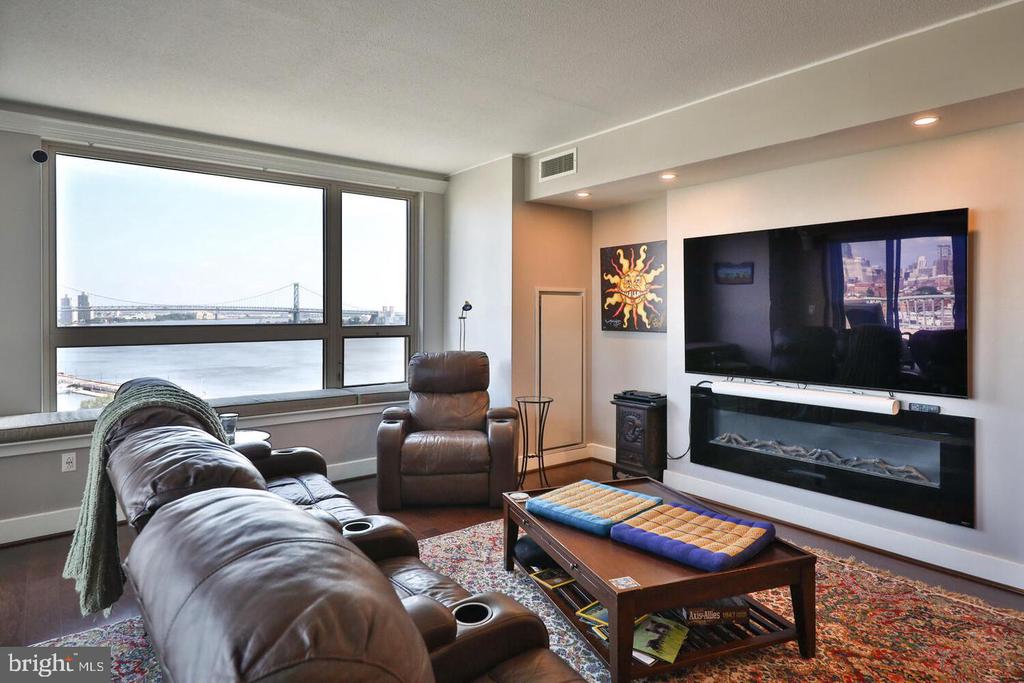 717 S COLUMBUS BOULEVARD 1201