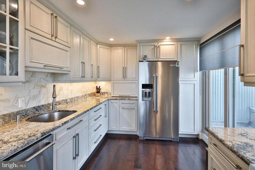 717 S COLUMBUS BOULEVARD 1201