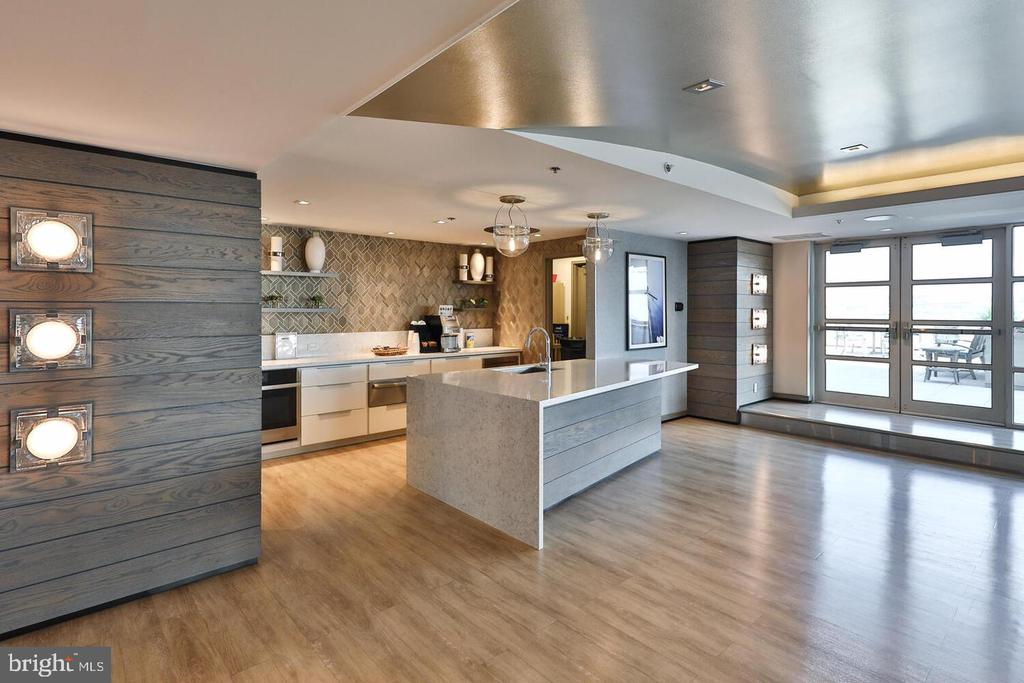 717 S COLUMBUS BOULEVARD 1201