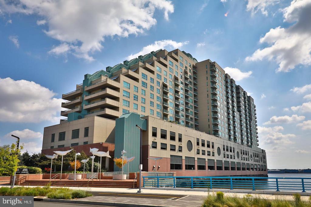 717 S COLUMBUS BOULEVARD 1201