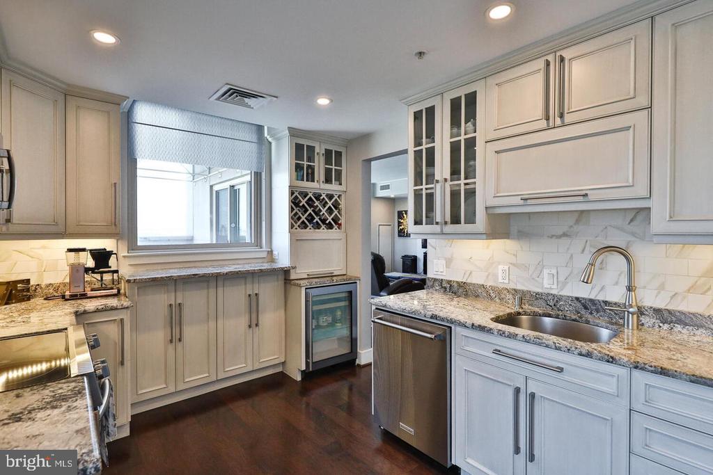 717 S COLUMBUS BOULEVARD 1201