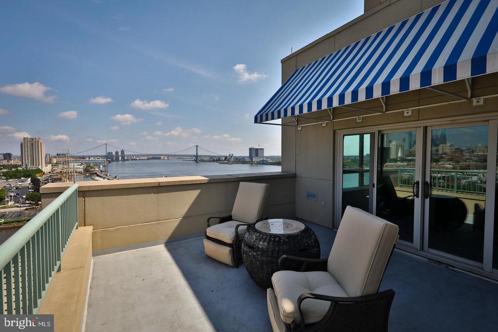 717 S COLUMBUS BOULEVARD 1201