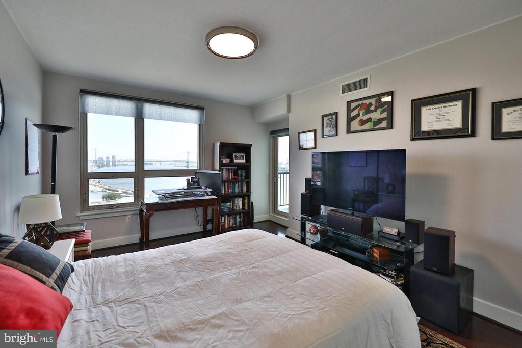 717 S COLUMBUS BOULEVARD 1201