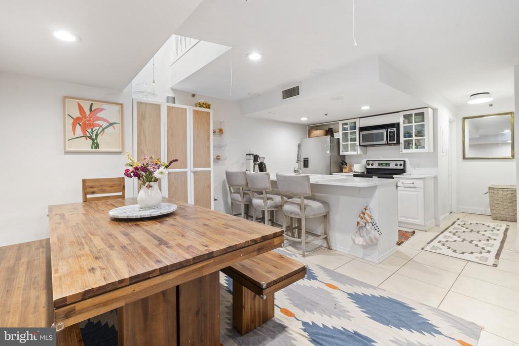 736 PINE STREET 38 C