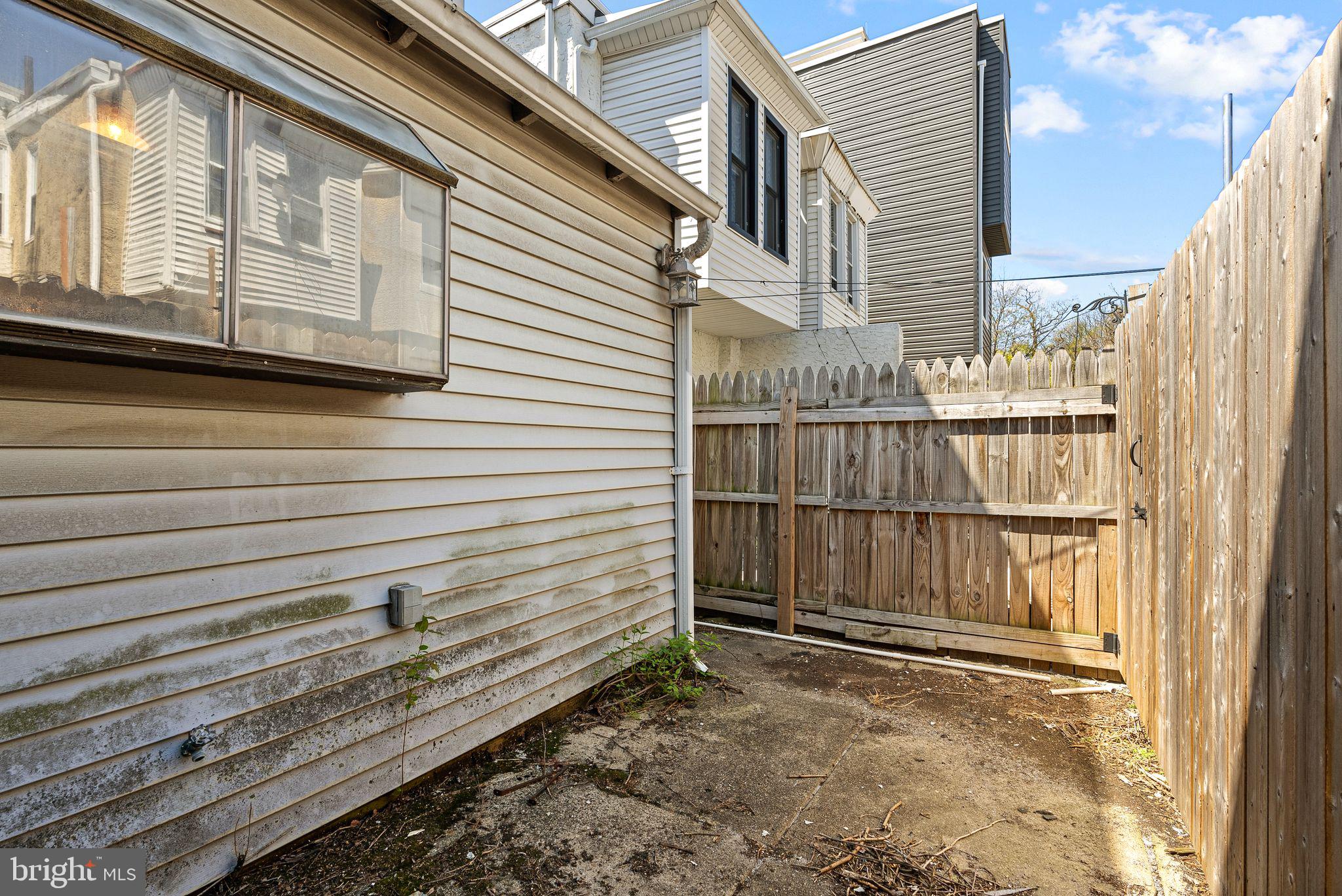 3015 POPLAR STREET