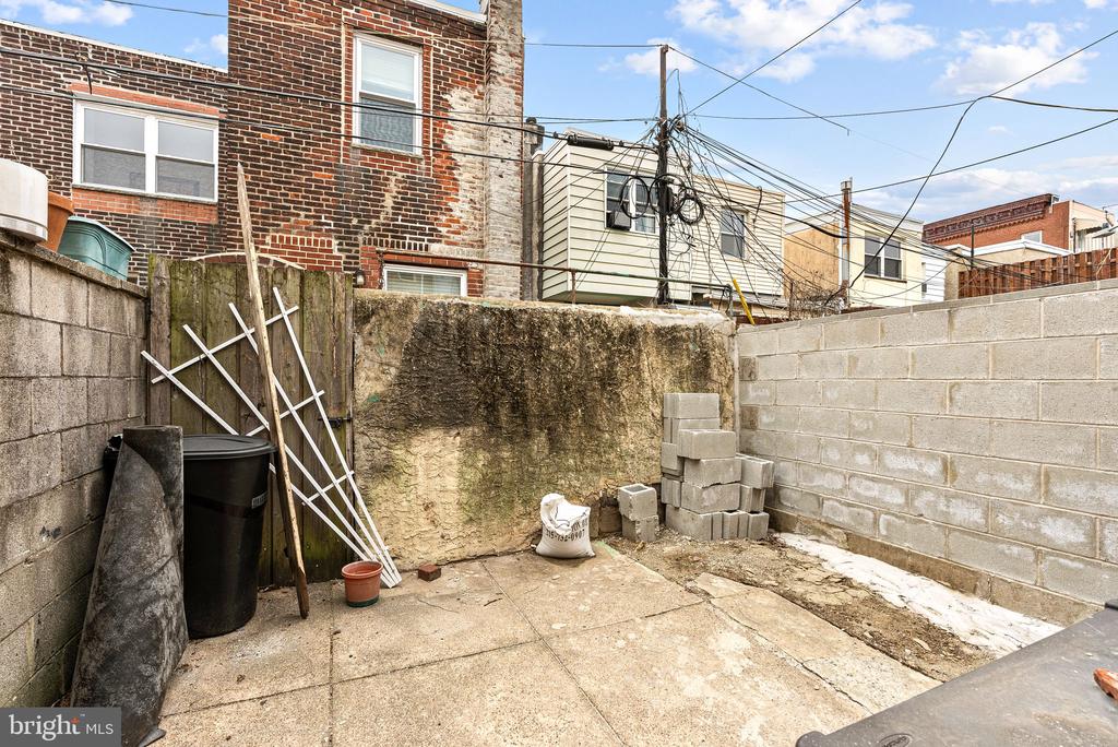 1316 SIGEL STREET