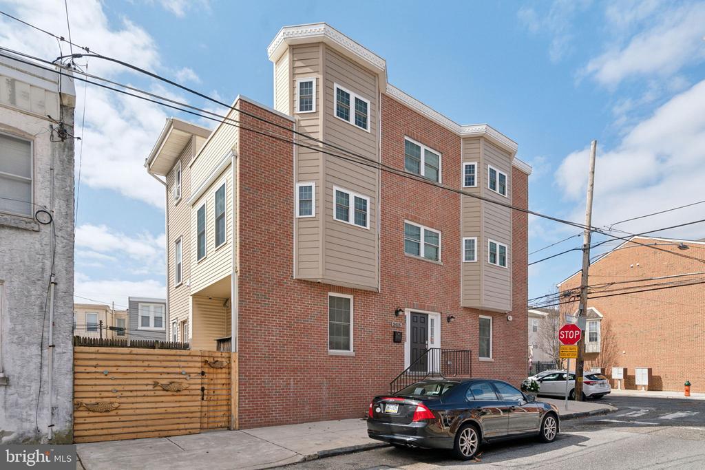 2415 GAUL STREET