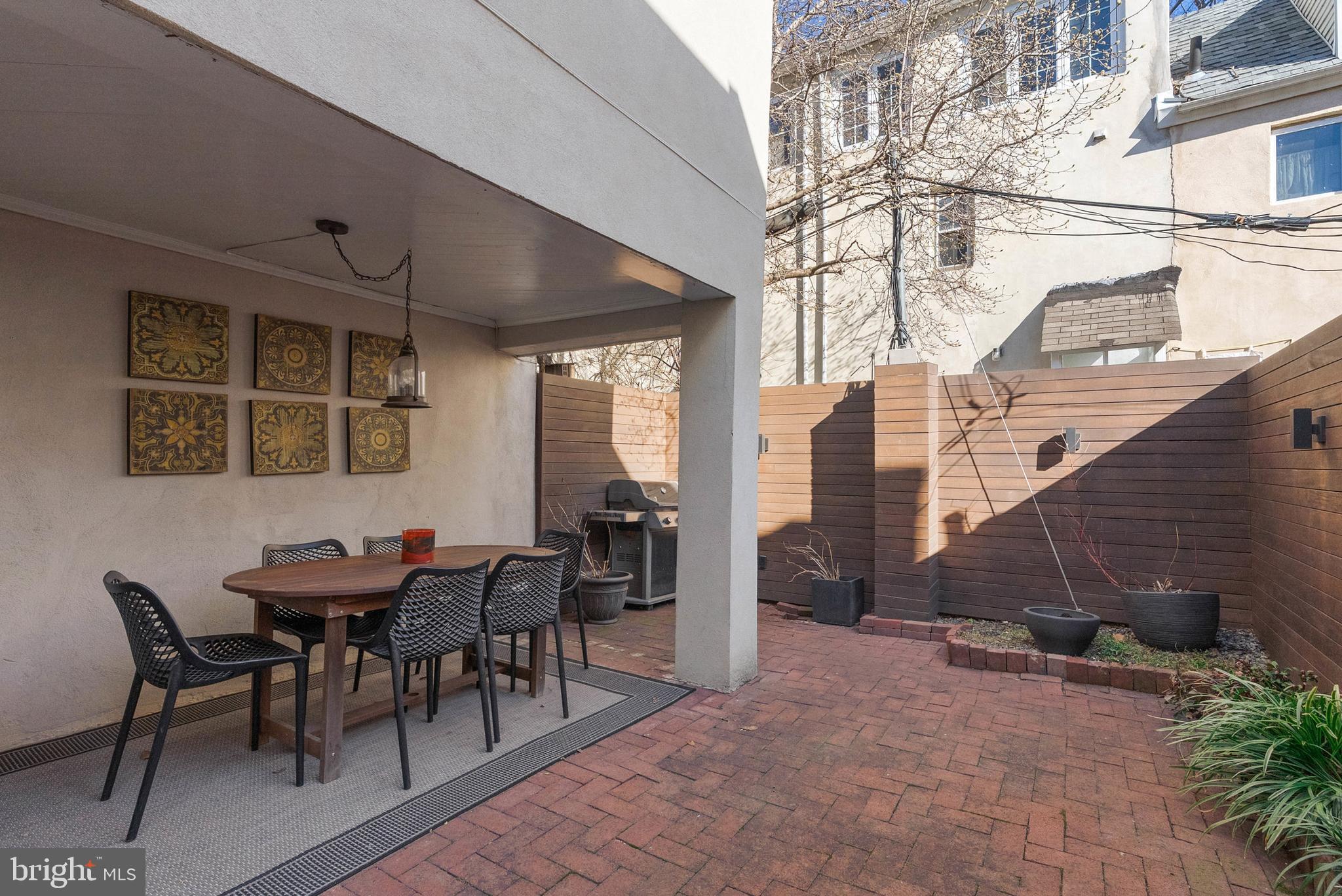 317 QUEEN STREET