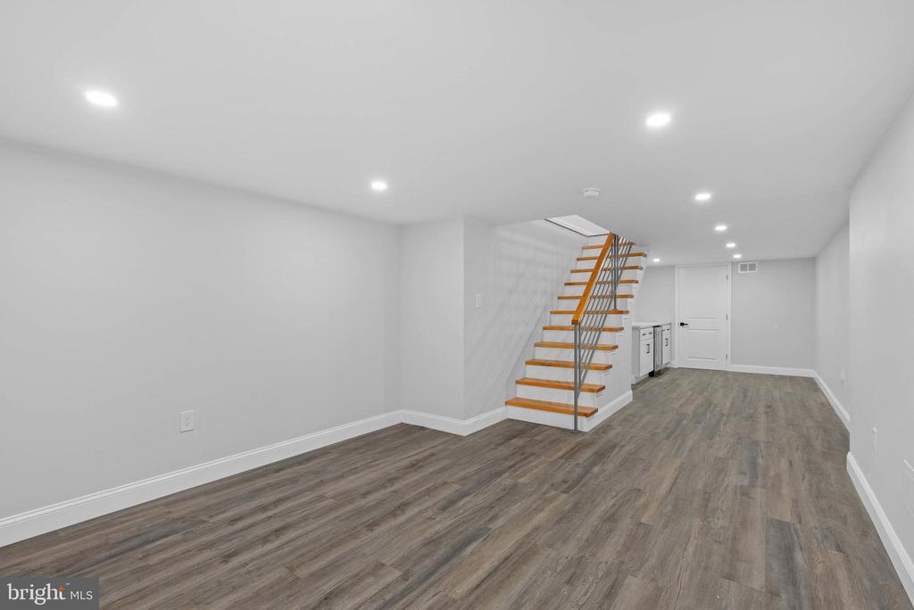 427 TASKER STREET