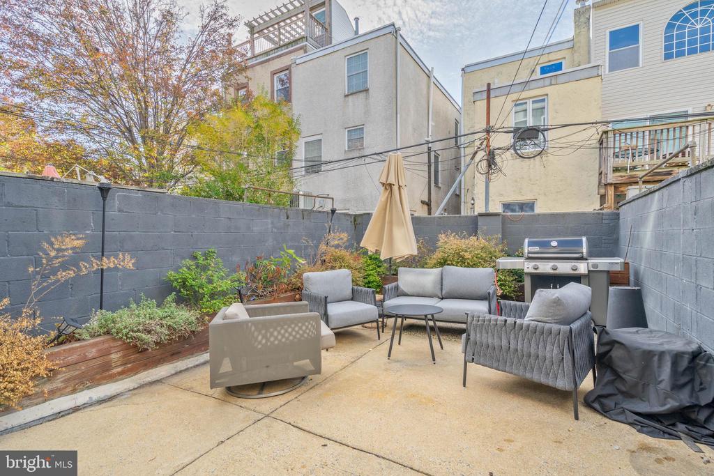 630 CARPENTER STREET