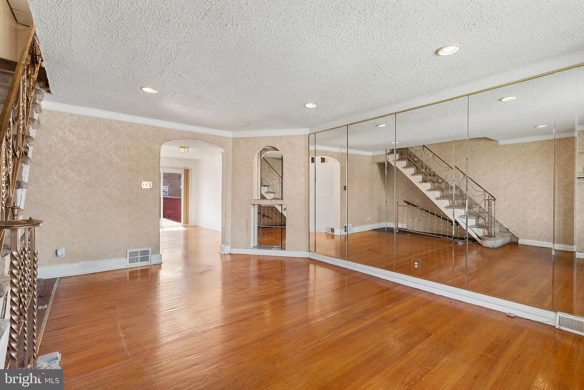 6221 CARDIFF STREET