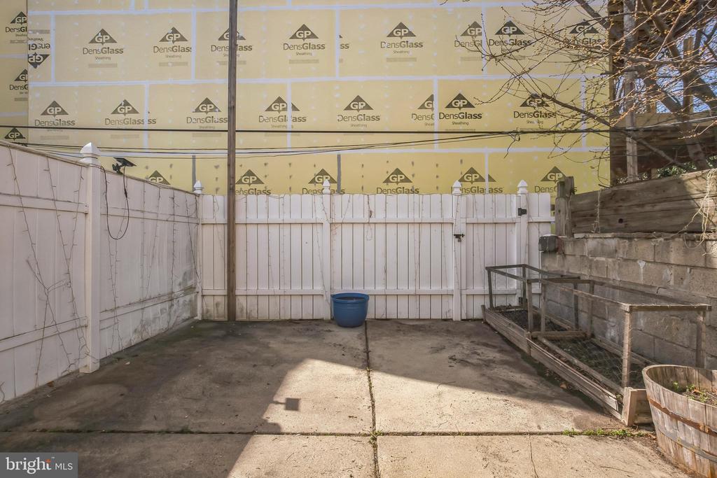 1124 S 15TH STREET