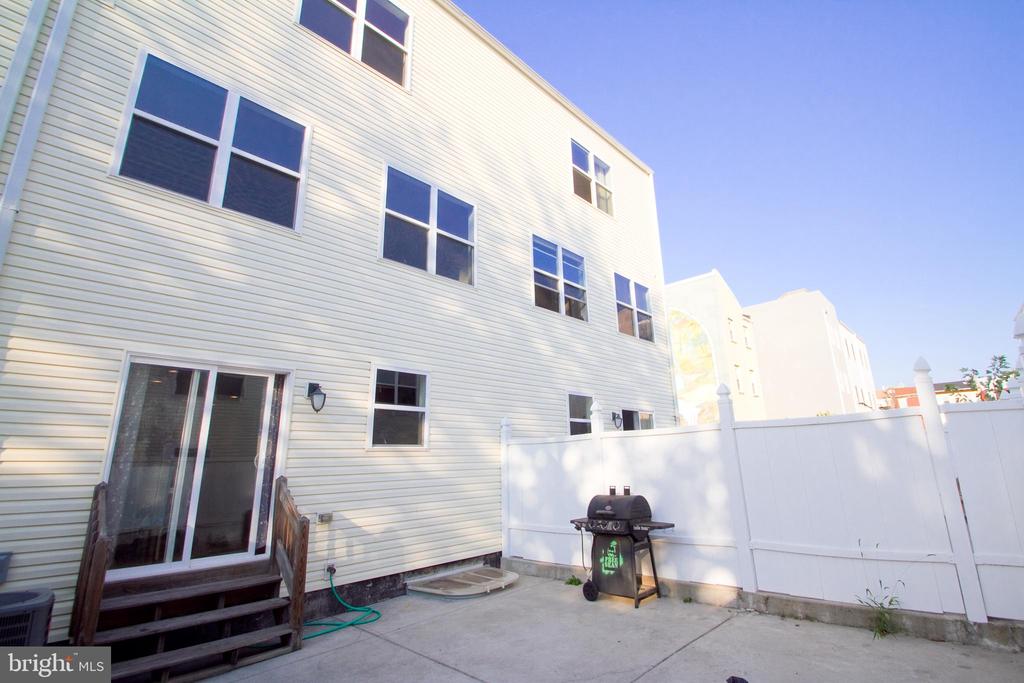 1118 WALLACE STREET
