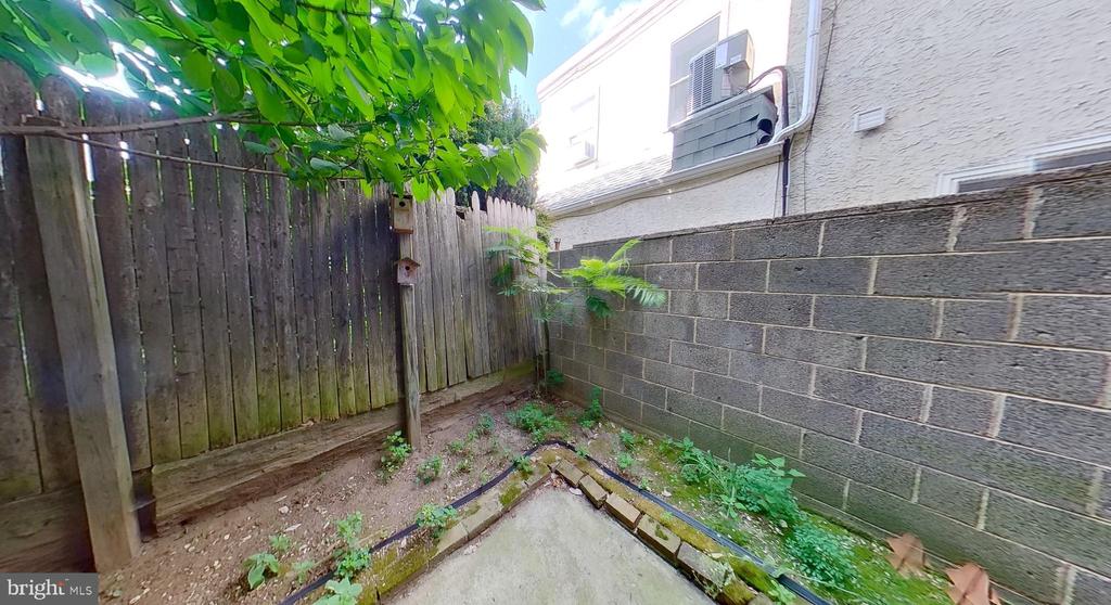 609 E THOMPSON STREET