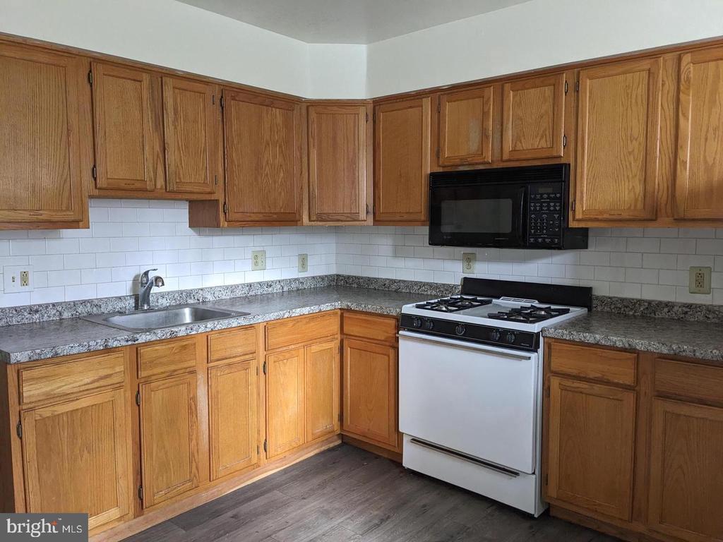 1626 W DIAMOND STREET Unit: A