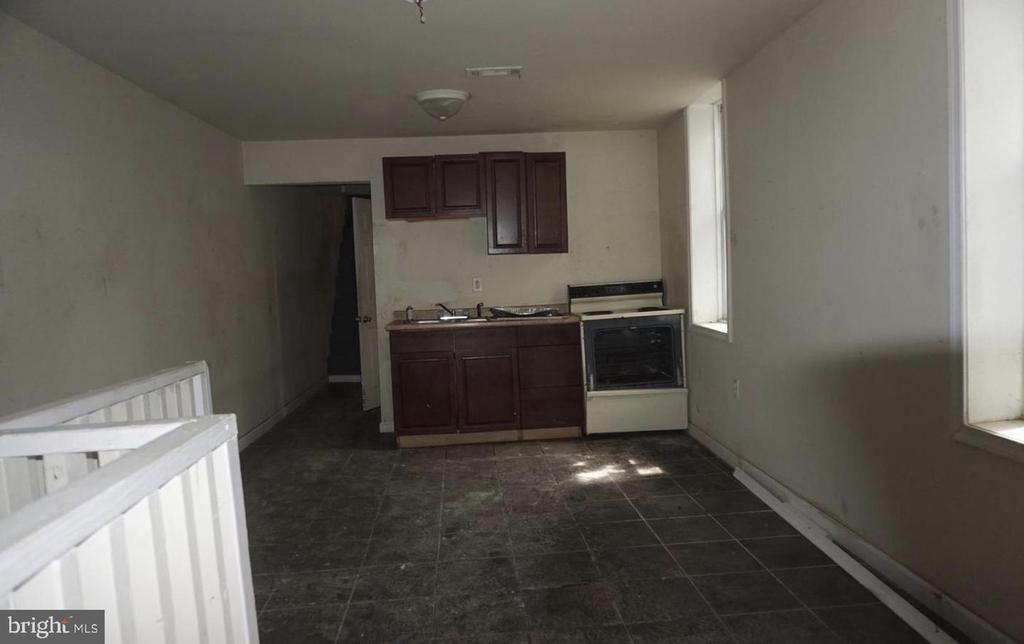 2522 RIDGE AVENUE 24