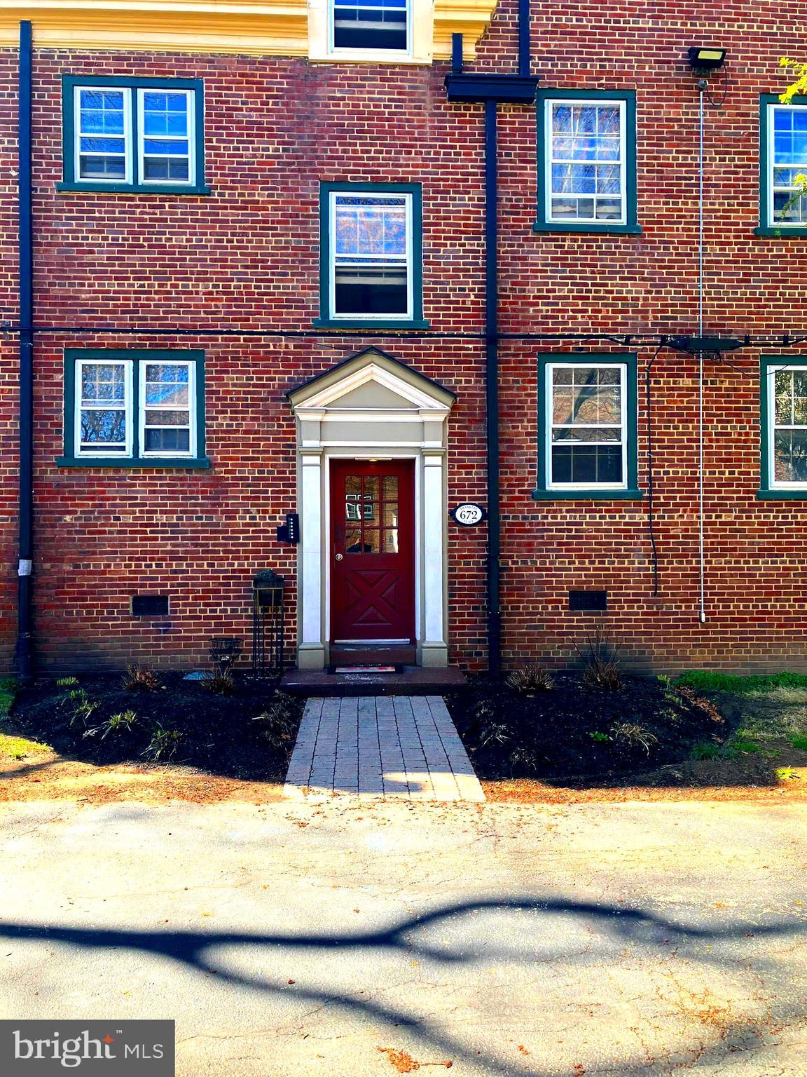 672 FRANKLIN PLACE B