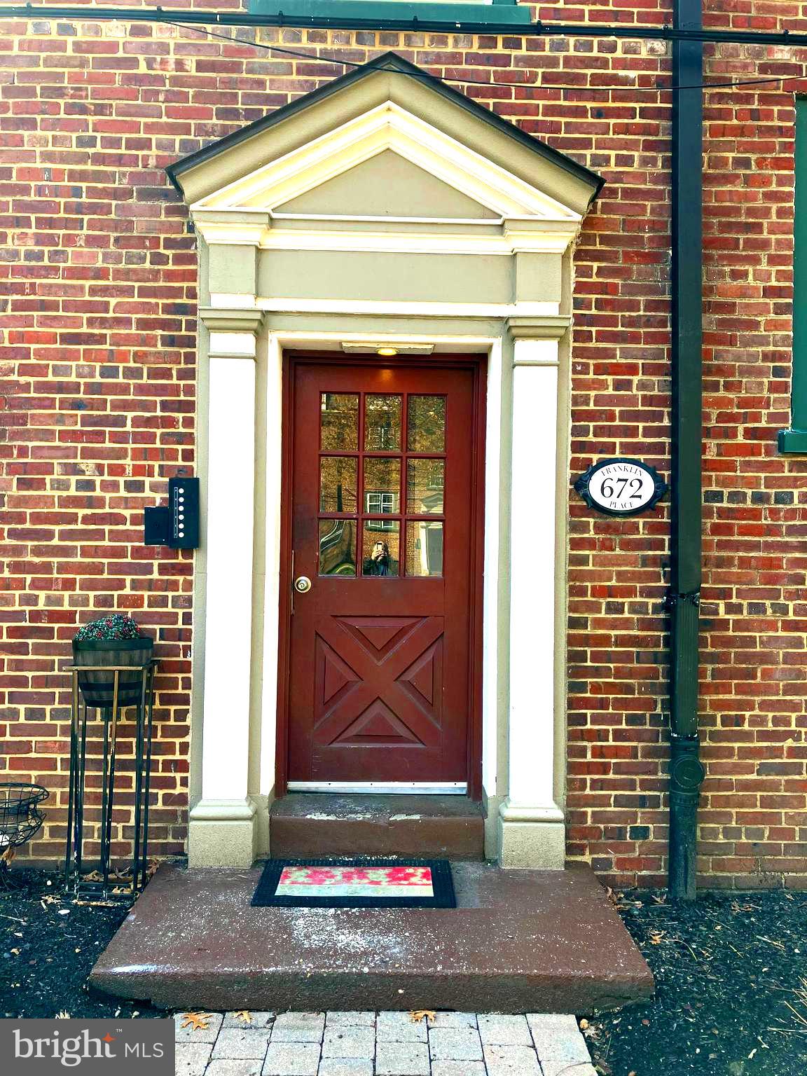 672 FRANKLIN PLACE B