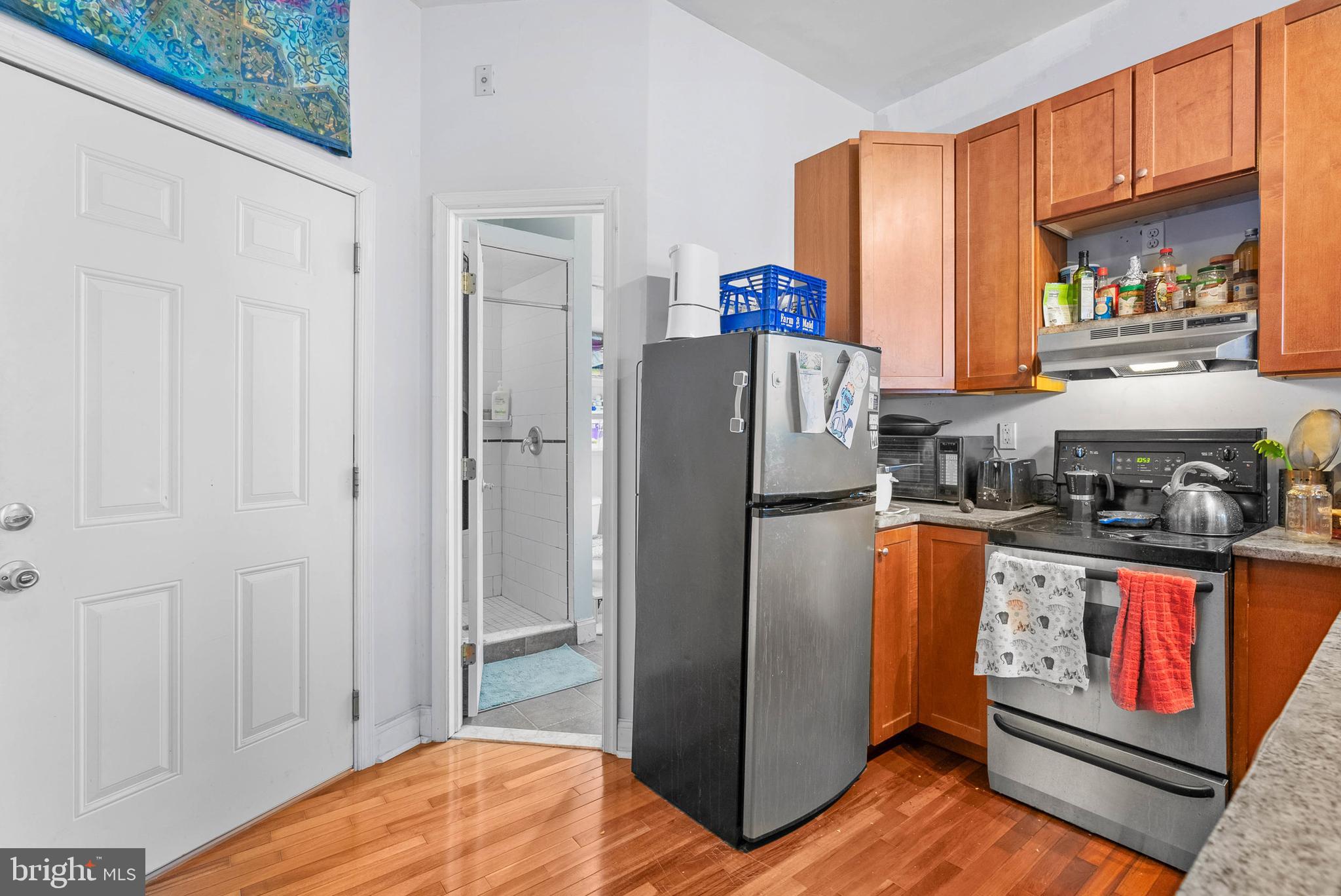 1712 W GIRARD AVENUE 2