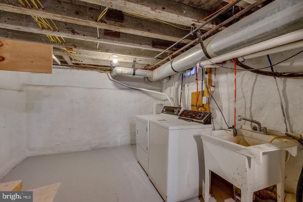 2013 E HUNTINGDON STREET