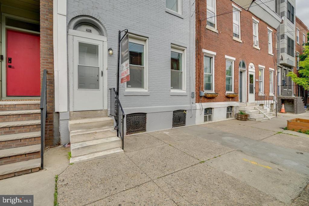 2013 E HUNTINGDON STREET