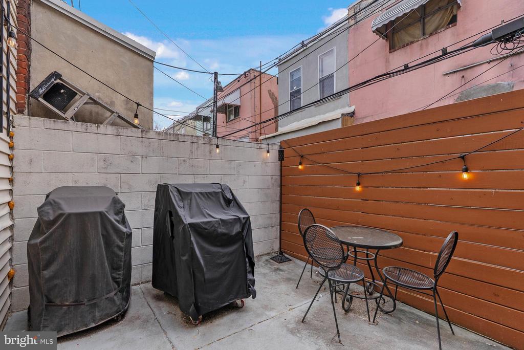 2443 S ALDER STREET