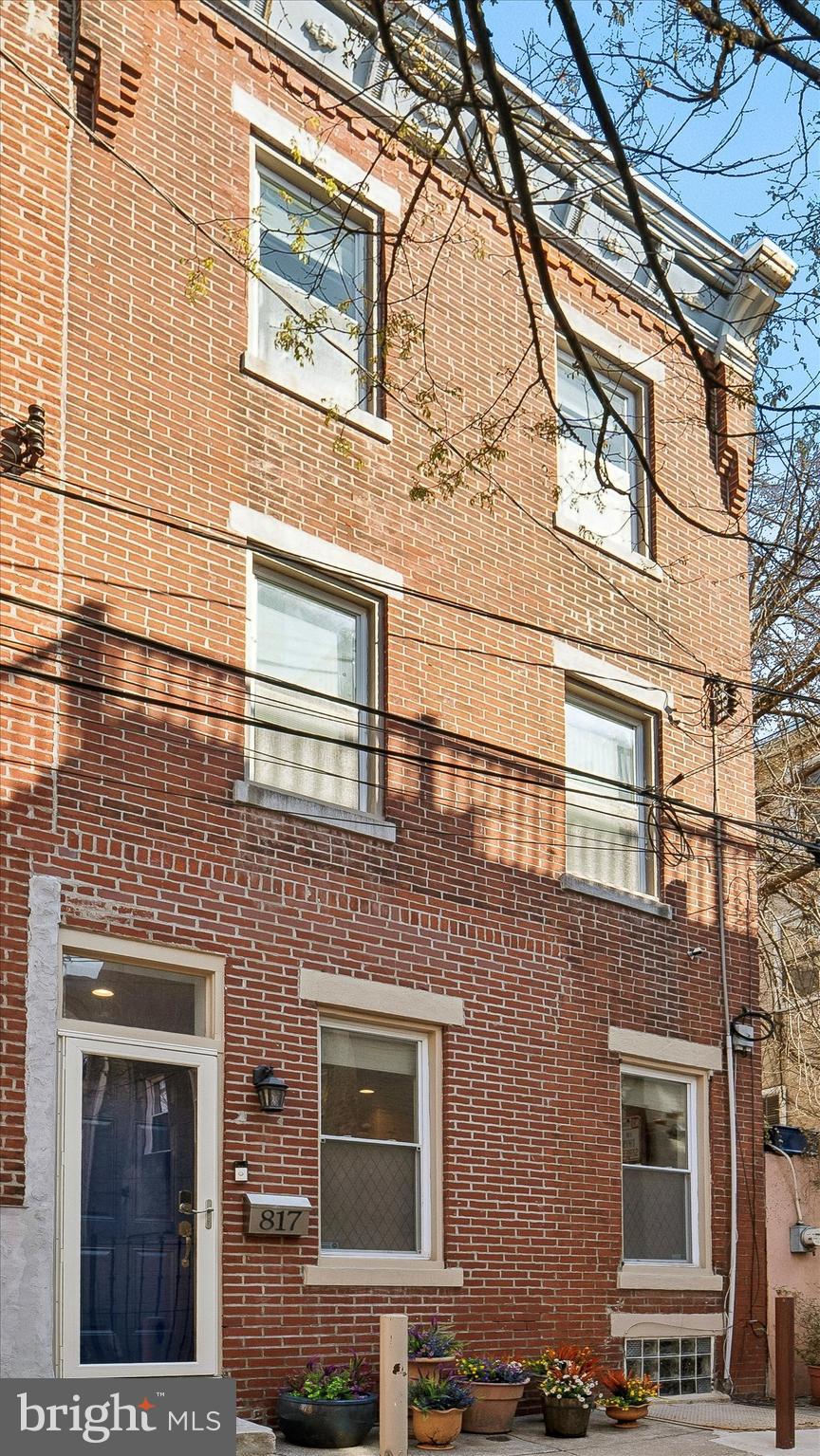 817 S REESE STREET