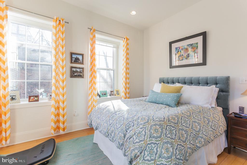 237 N BREAD STREET 41 4