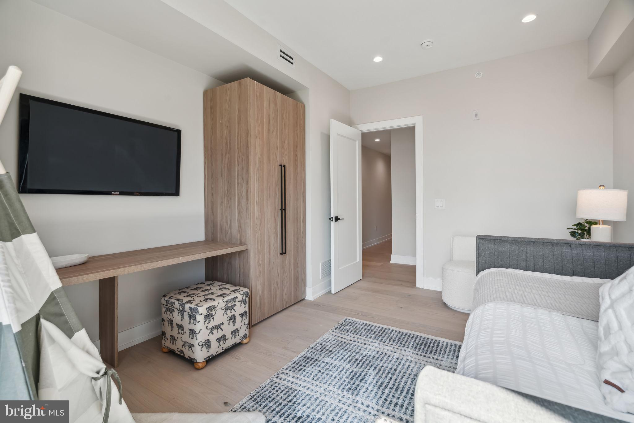 160 N 2ND STREET 64 601