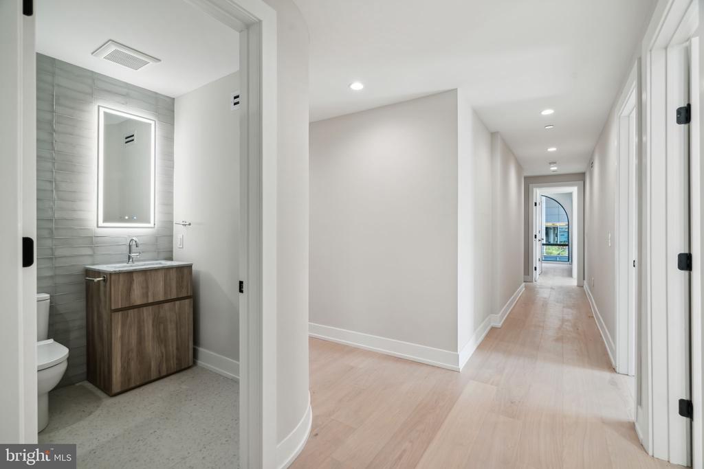 160 N 2ND STREET 64 601