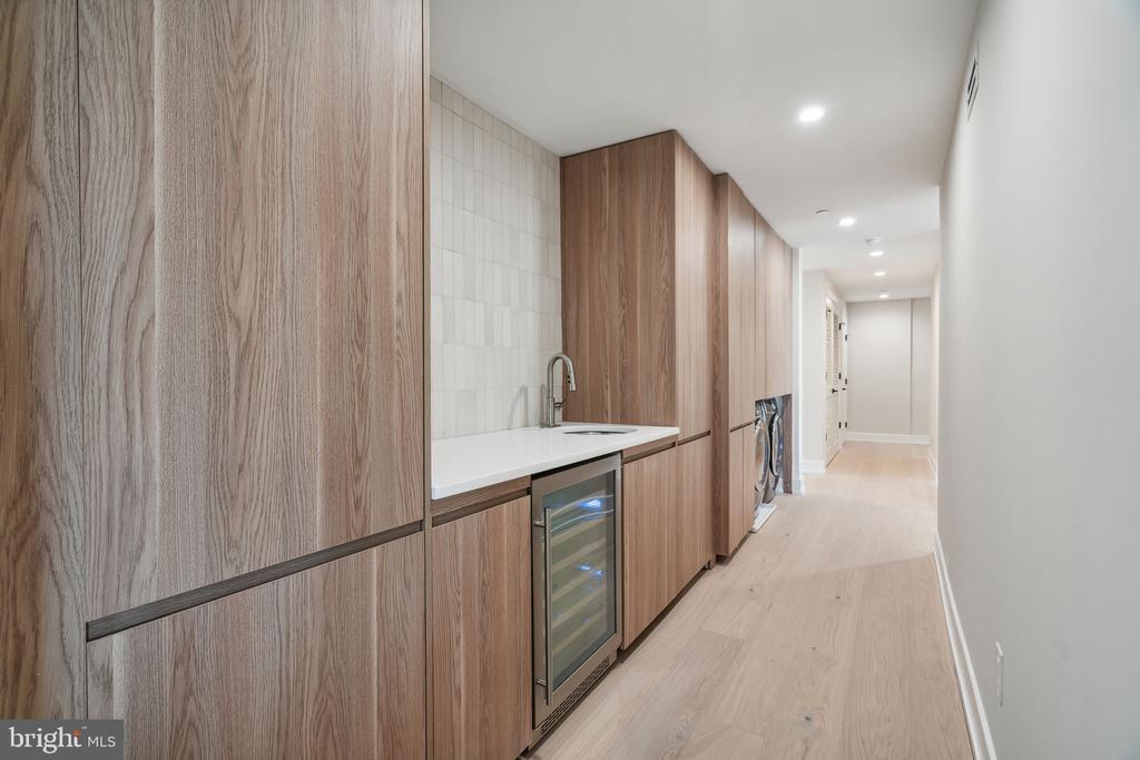 160 N 2ND STREET 64 601