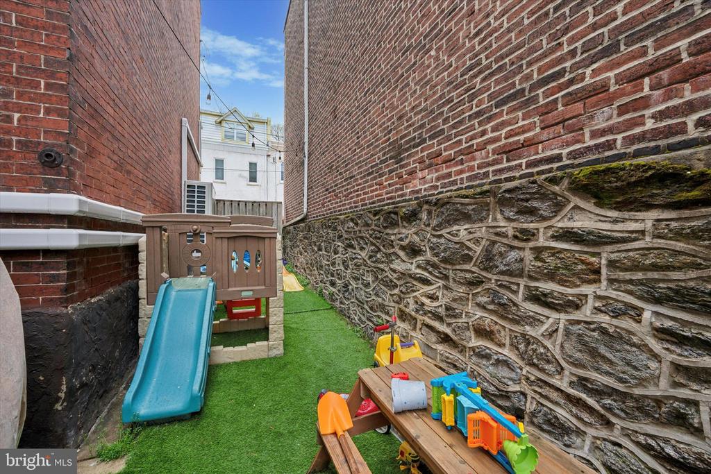 174 KALOS STREET