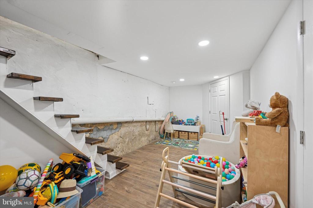 174 KALOS STREET
