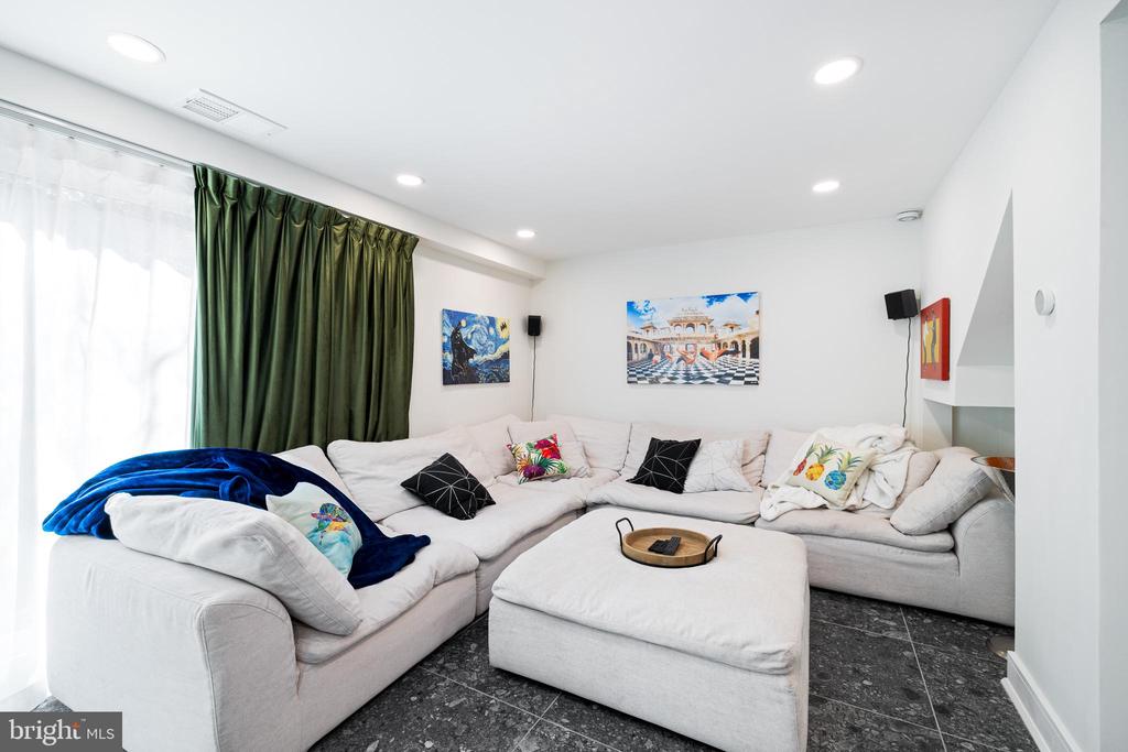 331 S 2ND STREET