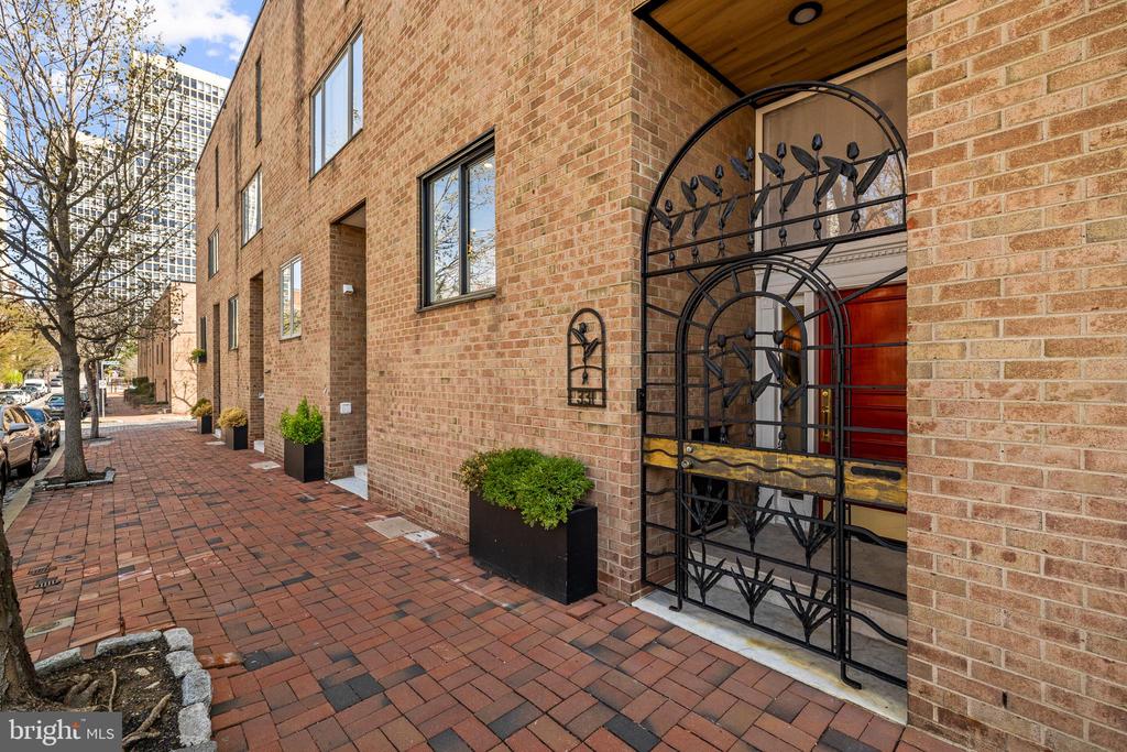331 S 2ND STREET