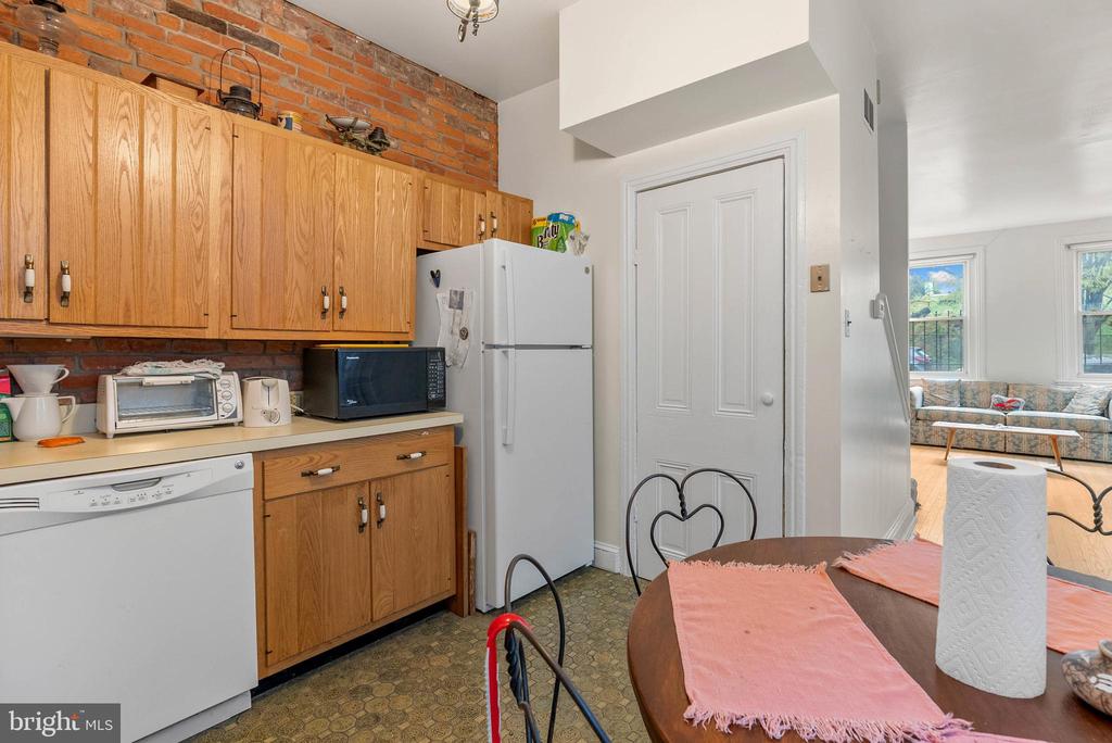 4143 WOODLAND AVENUE