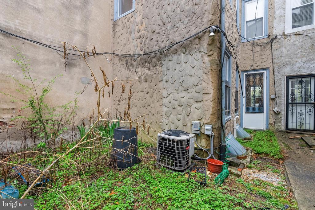 4143 WOODLAND AVENUE