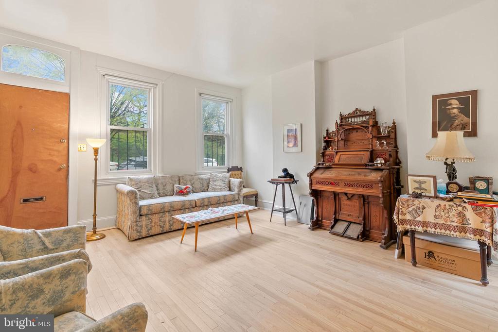 4143 WOODLAND AVENUE