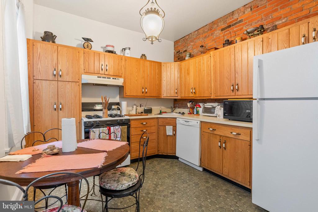 4143 WOODLAND AVENUE